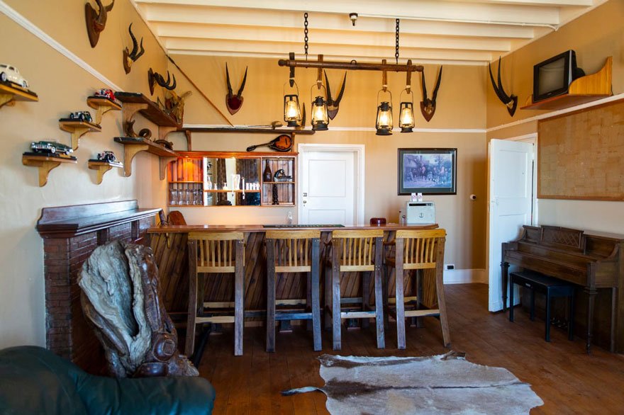 Dunns-Castle-Bar.jpg